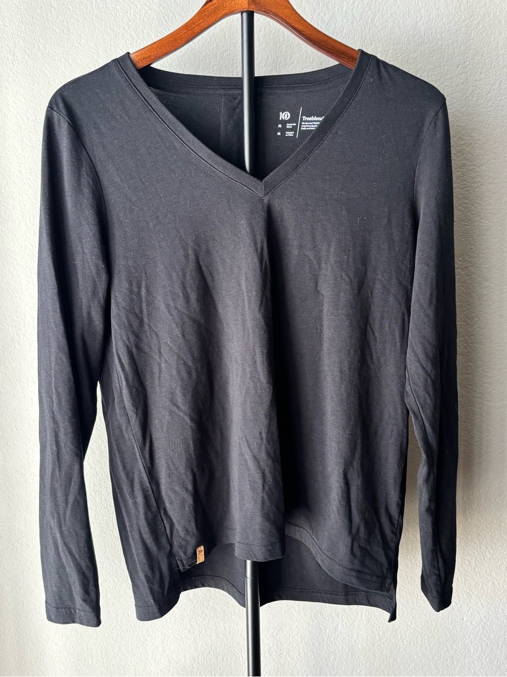 Women's Black V-Neck Long Sleeve Tee